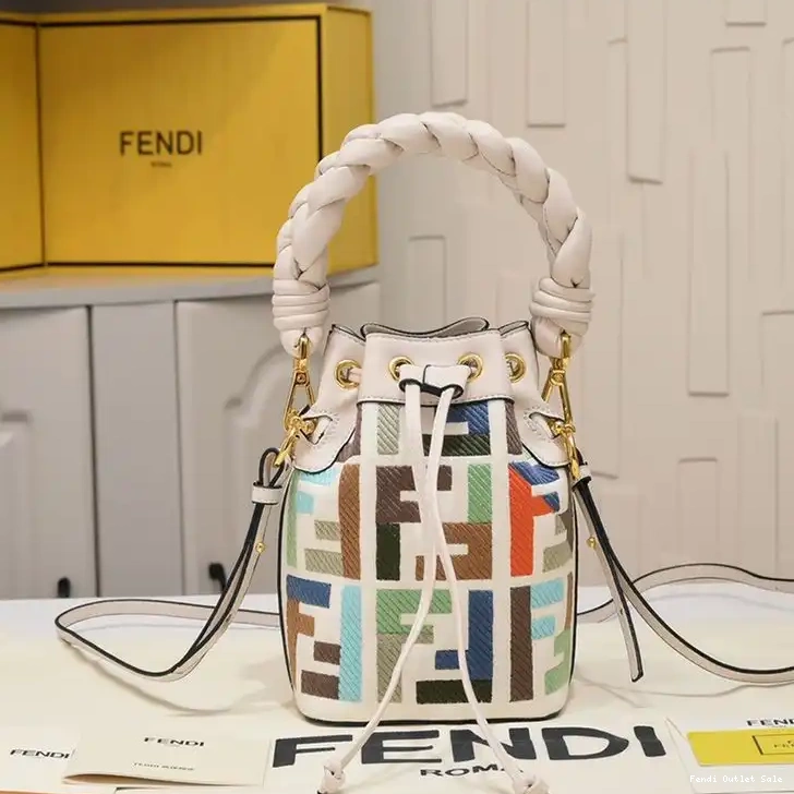 FF with Handle In Beige Woven Tresor Bucket Mon Mini Motif Bag Fendi Canvas 0505